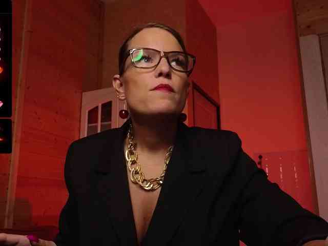 Findom_Lady_Shine webcam