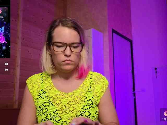 Findom_Lady_Shine webcam