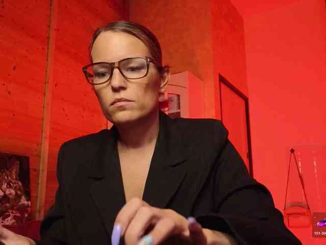 Findom_Lady_Shine webcam