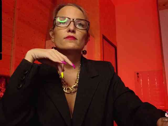 Findom_Lady_Shine webcam