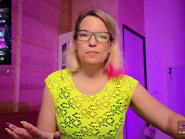 Findom_Lady_Shine webcam