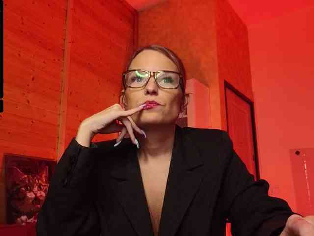 Findom_Lady_Shine webcam