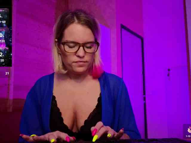 Findom_Lady_Shine webcam