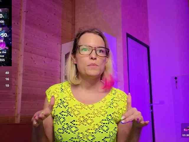 Findom_Lady_Shine webcam