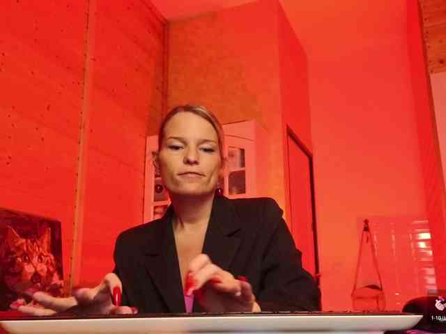 Findom_Lady_Shine webcam