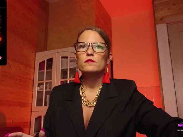 Findom_Lady_Shine webcam