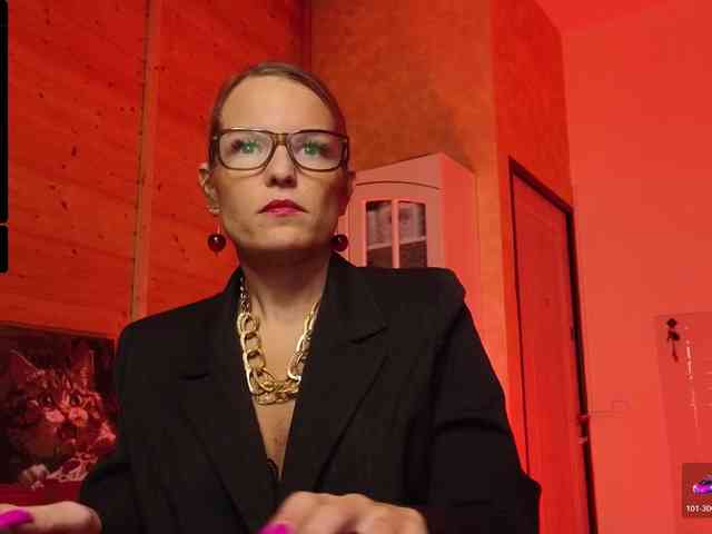 Findom_Lady_Shine webcam