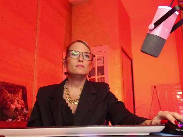 Findom_Lady_Shine webcam