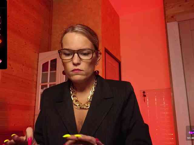 Findom_Lady_Shine webcam