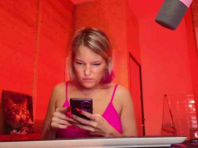 Findom_Lady_Shine webcam