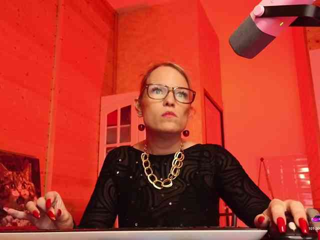 Findom_Lady_Shine webcam