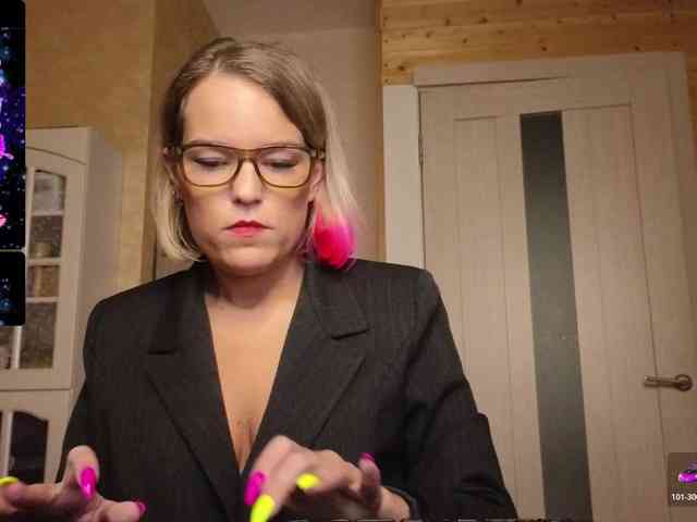 Findom_Lady_Shine webcam