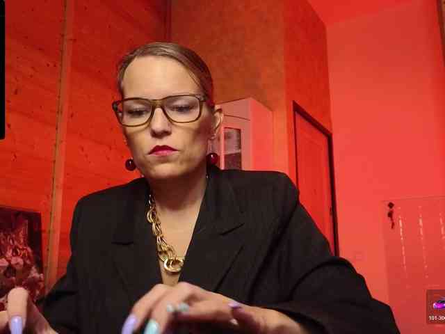 Findom_Lady_Shine webcam