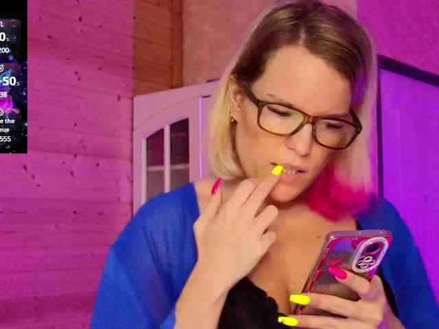 Findom_Lady_Shine webcam