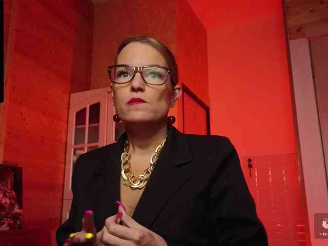 Findom_Lady_Shine webcam