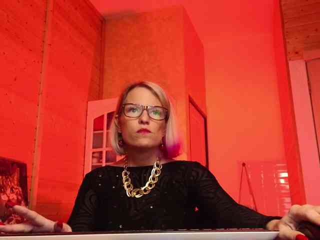 Findom_Lady_Shine webcam