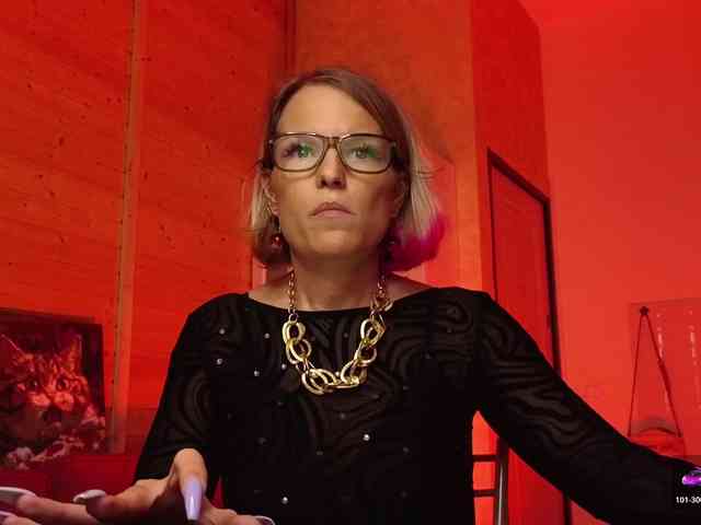 Findom_Lady_Shine webcam