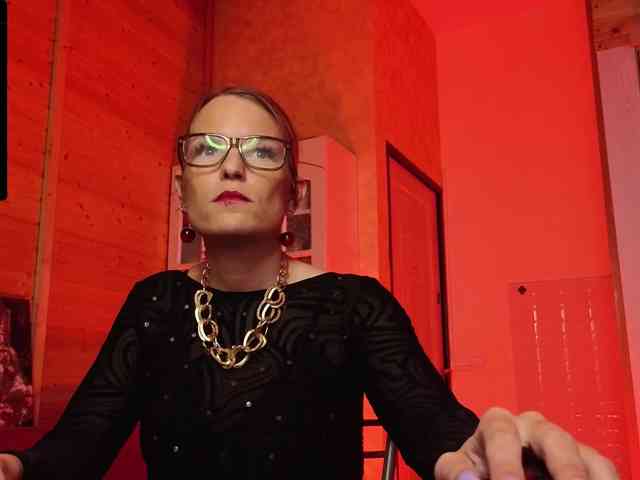 Findom_Lady_Shine webcam