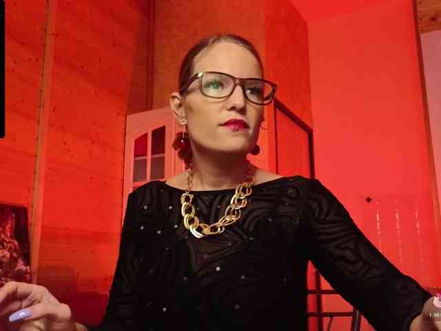 Findom_Lady_Shine webcam