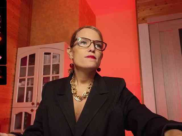 Findom_Lady_Shine webcam