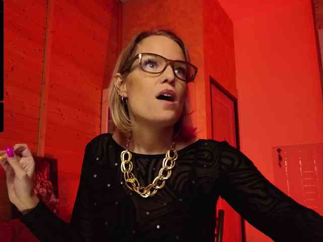 Findom_Lady_Shine webcam