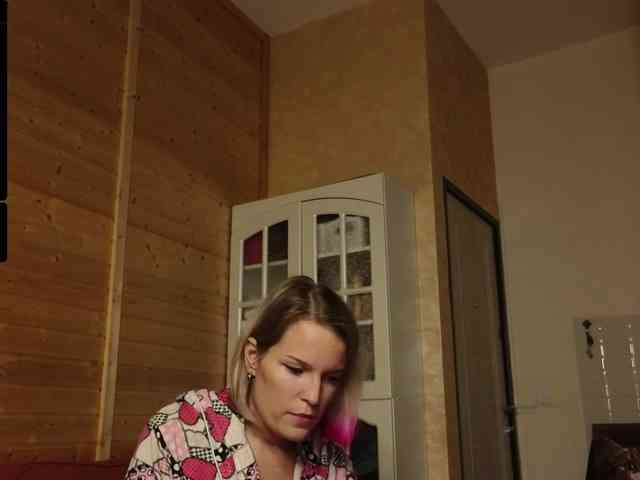 Findom_Lady_Shine webcam