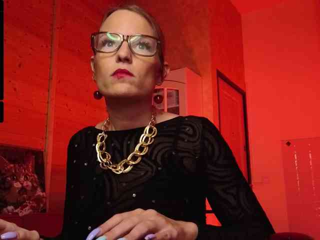 Findom_Lady_Shine webcam