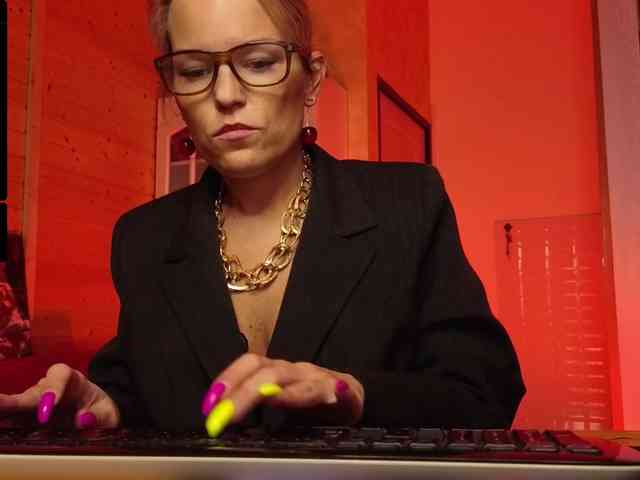 Findom_Lady_Shine webcam