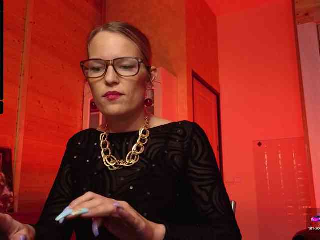 Findom_Lady_Shine webcam