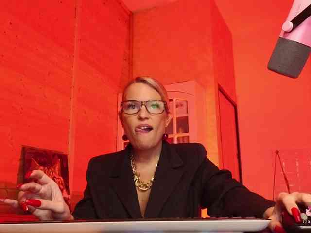 Findom_Lady_Shine webcam