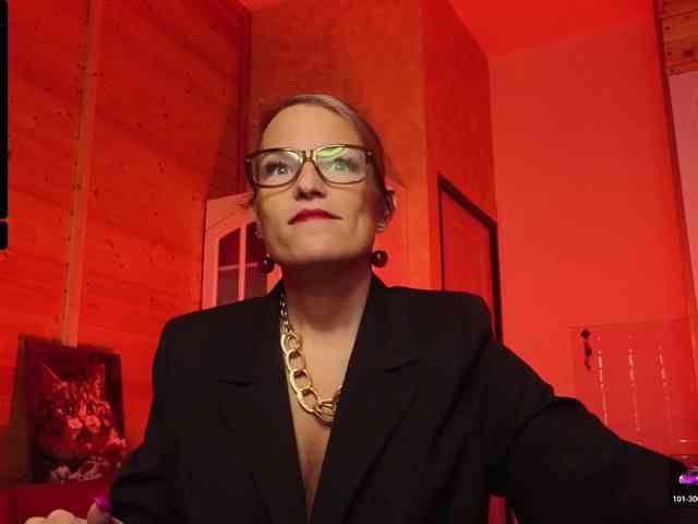 Findom_Lady_Shine webcam