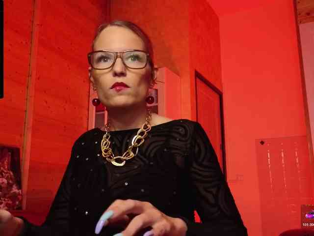 Findom_Lady_Shine webcam