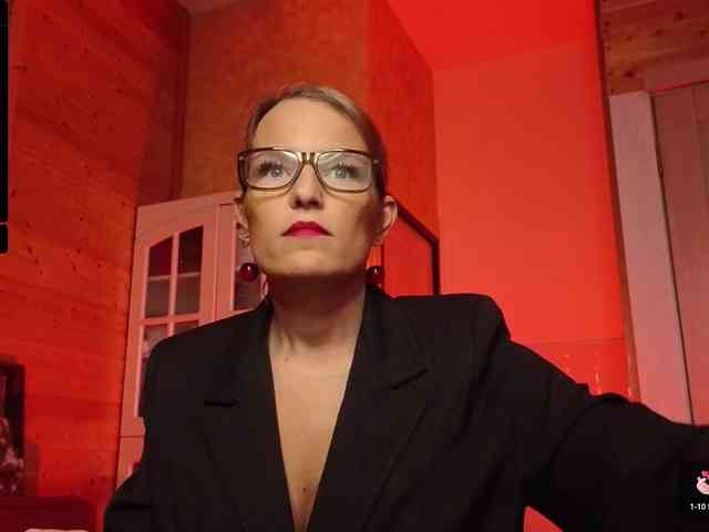 Findom_Lady_Shine webcam