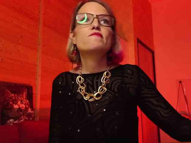 Findom_Lady_Shine webcam