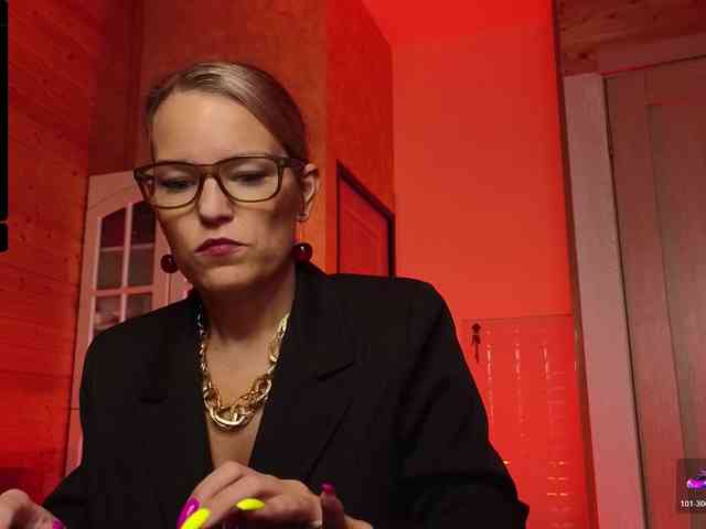 Findom_Lady_Shine webcam