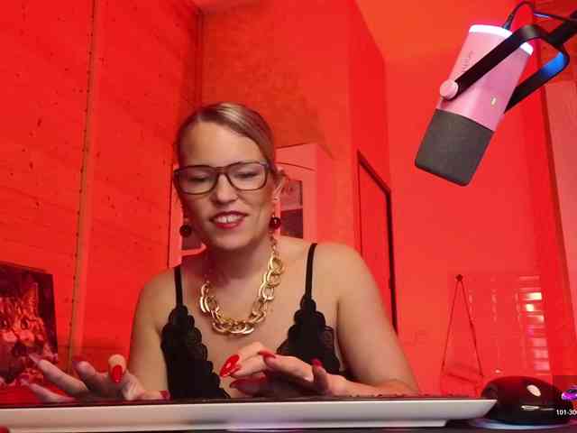 Findom_Lady_Shine webcam