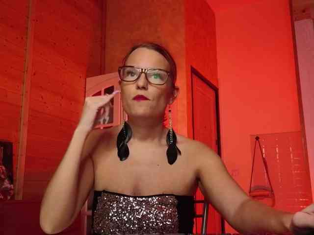 Findom_Lady_Shine webcam