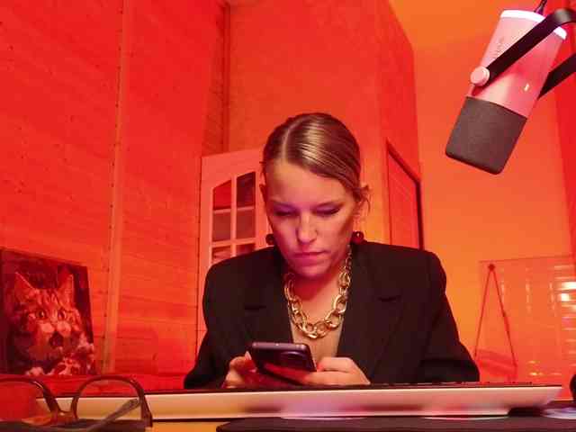 Findom_Lady_Shine webcam