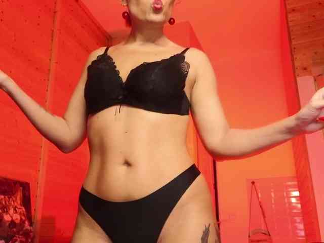 Findom_Lady_Shine webcam