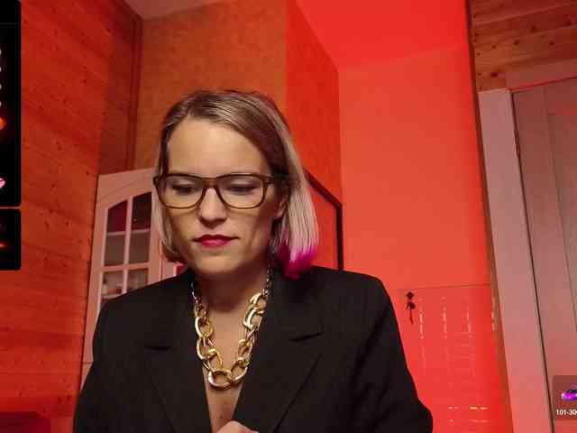 Findom_Lady_Shine webcam