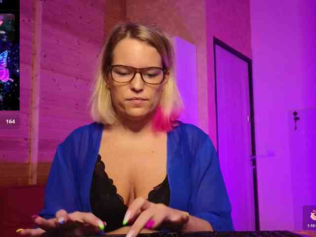 Findom_Lady_Shine webcam