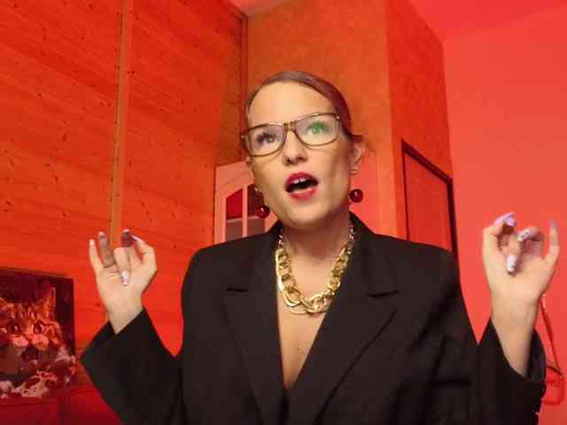 Findom_Lady_Shine webcam