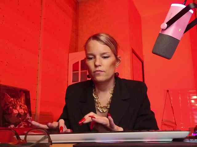 Findom_Lady_Shine webcam