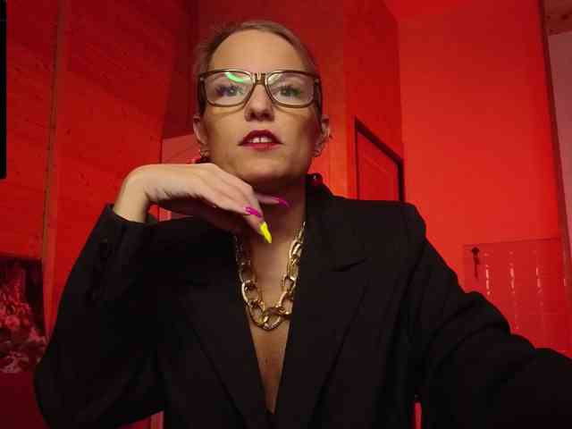 Findom_Lady_Shine webcam