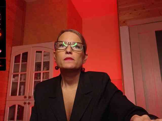 Findom_Lady_Shine webcam