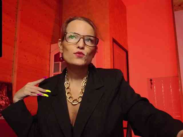 Findom_Lady_Shine webcam