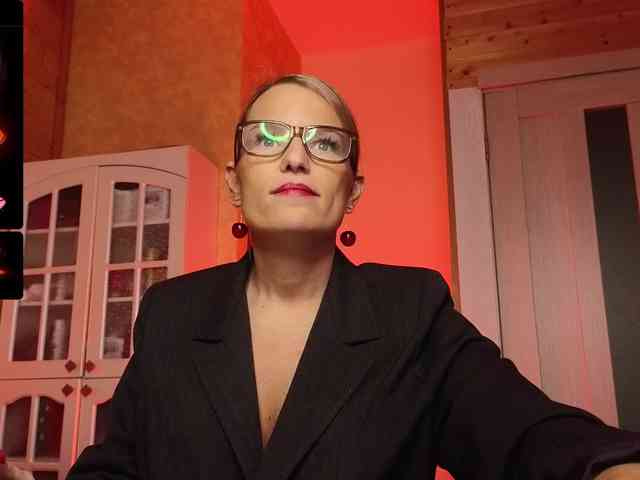 Findom_Lady_Shine webcam