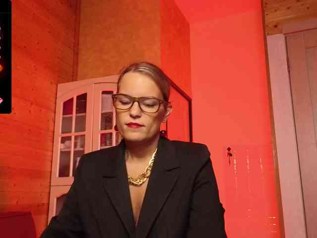 Findom_Lady_Shine webcam