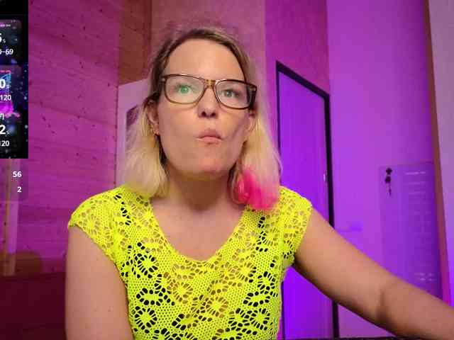 Findom_Lady_Shine webcam