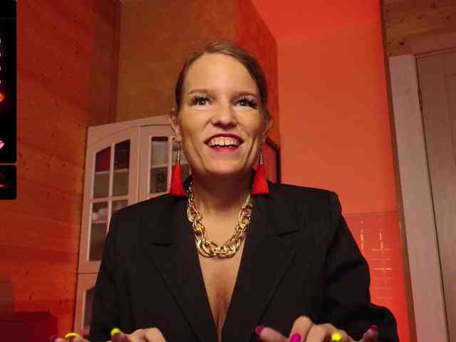 Findom_Lady_Shine webcam